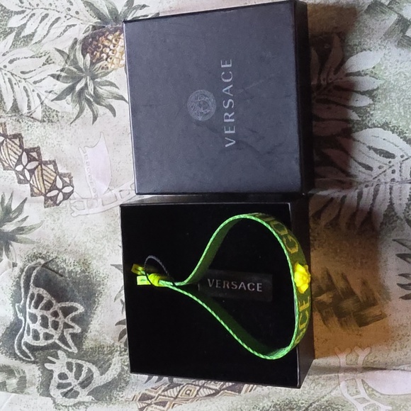 Versace Green Bracelet With  The Iconic Medusa - Picture 5 of 6